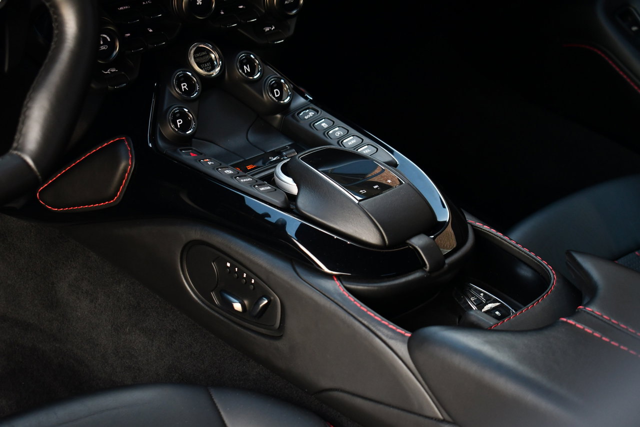 Aston Martin V8 Vantage