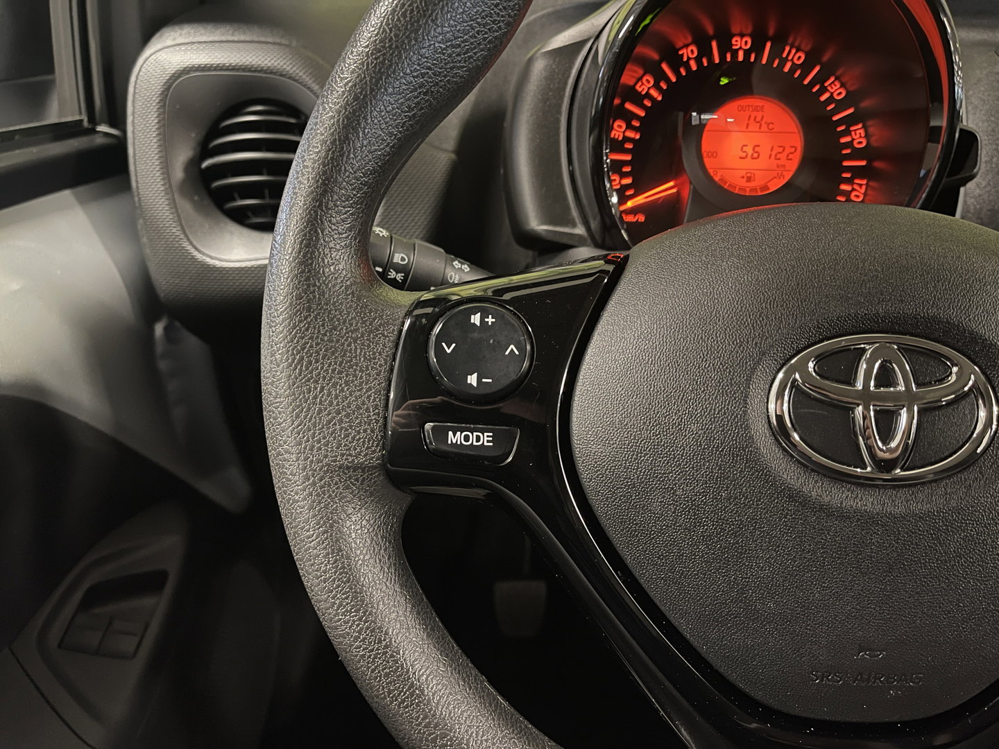 Toyota Aygo 1.0 VVT-i x-fun | Origineel Nederlands | Airconditioning | DAB | Cruise Control | Isofix |