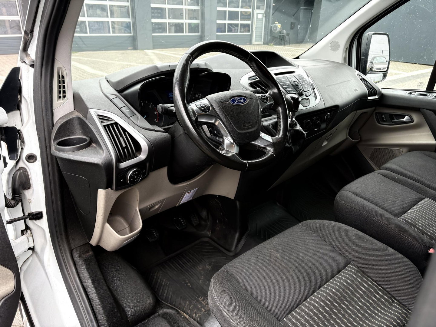 Ford Transit Custom 340 2.0 TDCI L2H1 Ambiente DC | DAKDRAGERS | 130PK | CRUISE