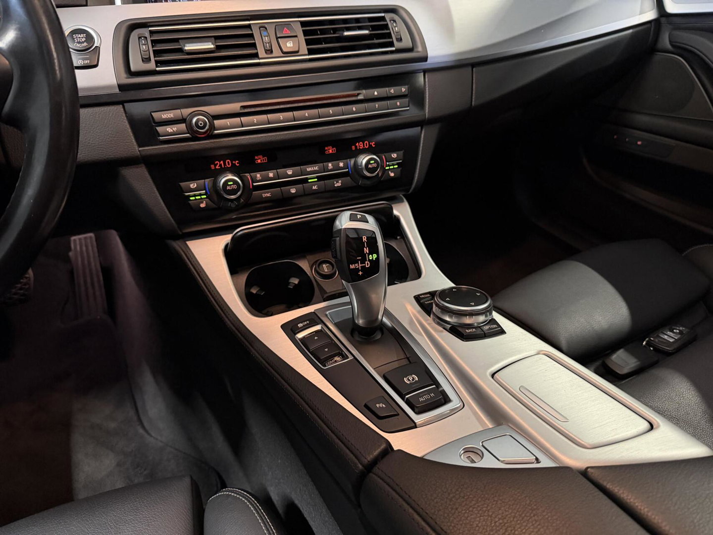 BMW 5 Serie 520i M-Sport High Executive Pano Memory NL-AUTO
