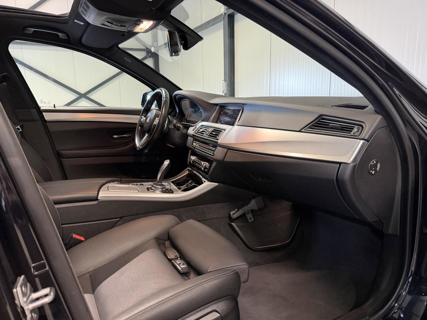 BMW 5 Serie 520i M-Sport High Executive Pano Memory NL-AUTO
