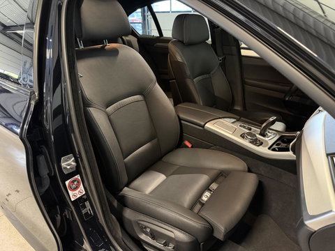 BMW 5 Serie 520i M-Sport High Executive Pano Memory NL-AUTO