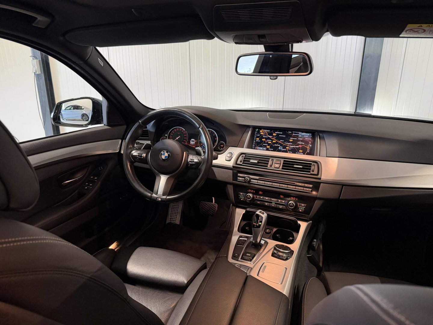 BMW 5 Serie 520i M-Sport High Executive Pano Memory NL-AUTO