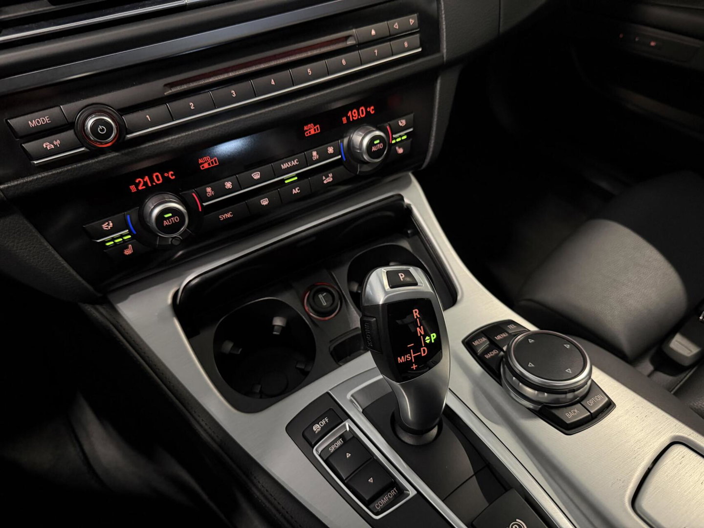 BMW 5 Serie 520i M-Sport High Executive Pano Memory NL-AUTO