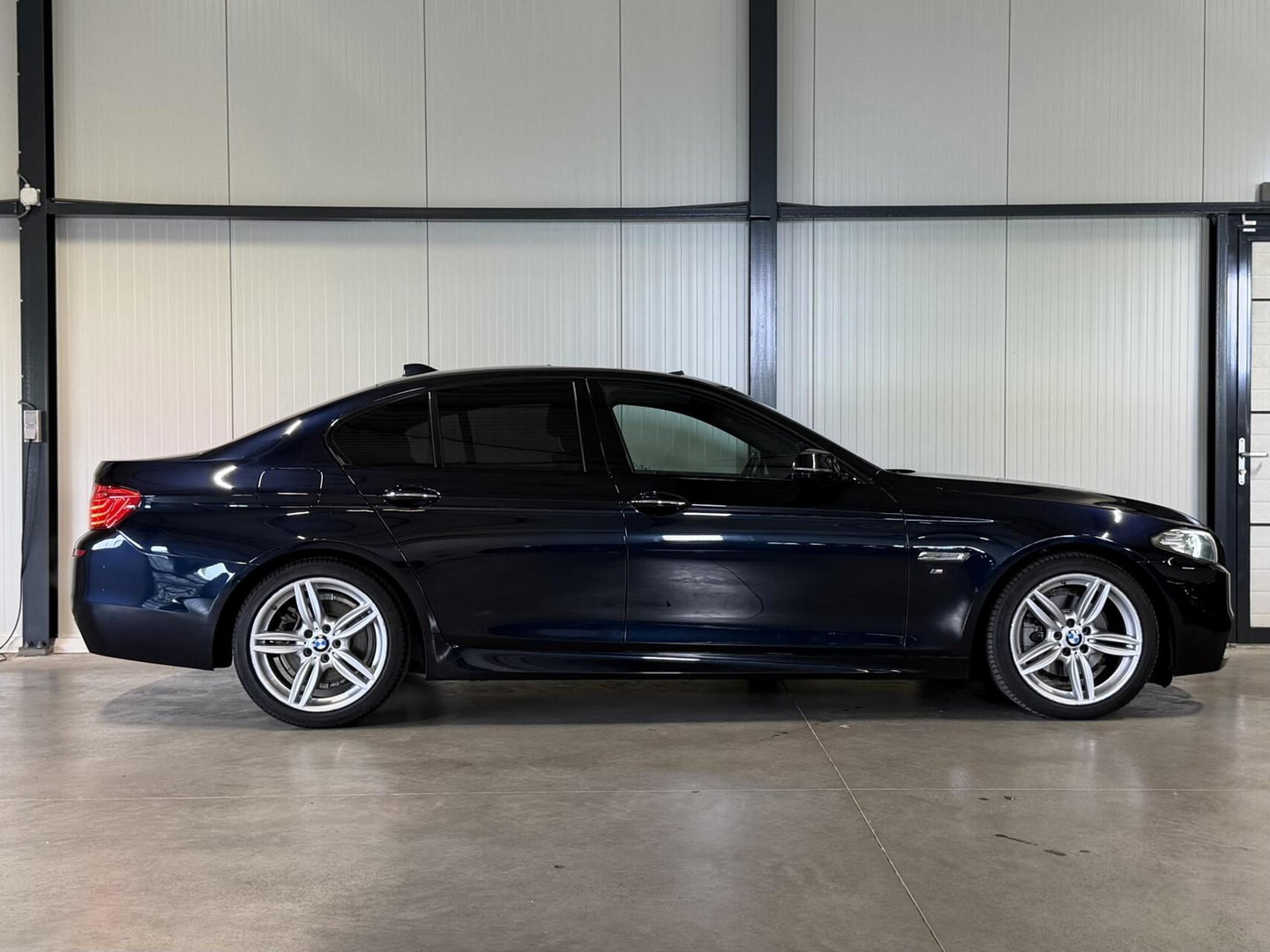 BMW 5 Serie 520i M-Sport High Executive Pano Memory NL-AUTO