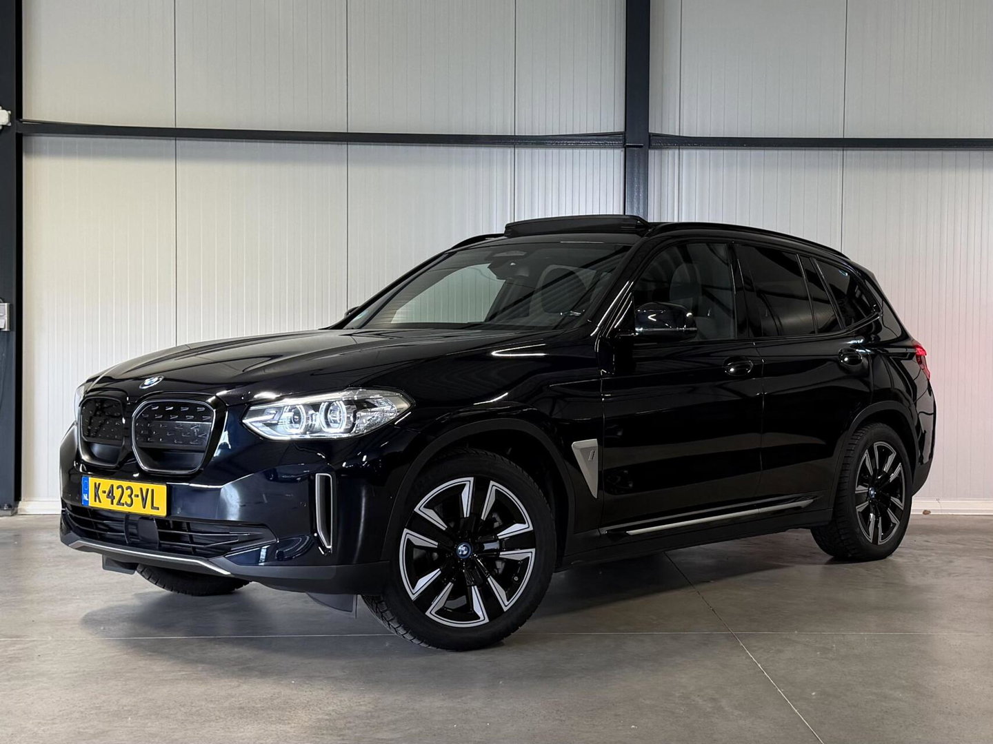 BMW iX3 Executive 80 kWh Pano Trekhaak Leer Memory Camera