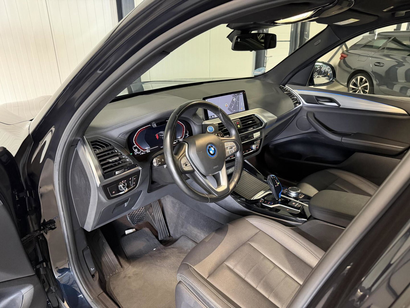 BMW iX3 Executive 80 kWh Pano Trekhaak Leer Memory Camera