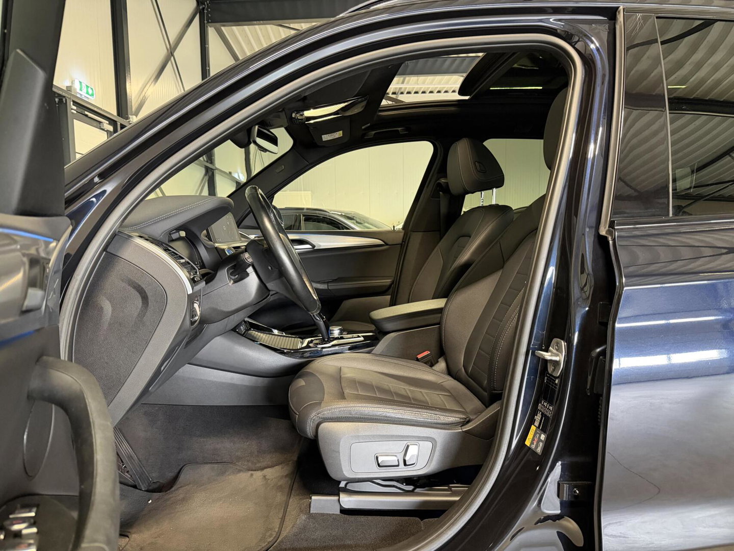 BMW iX3 Executive 80 kWh Pano Trekhaak Leer Memory Camera