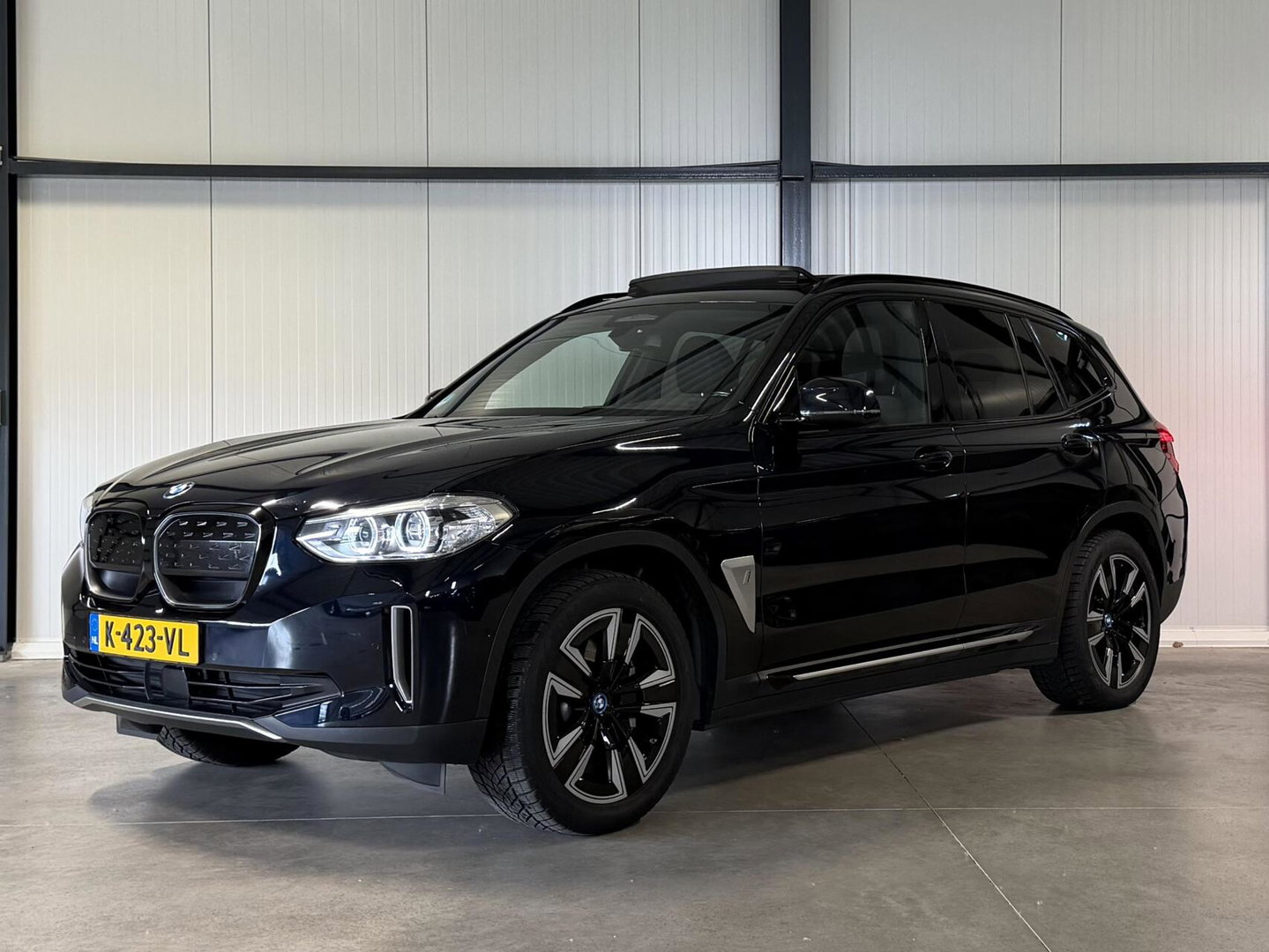 BMW iX3 Executive 80 kWh Pano Trekhaak Leer Memory Camera