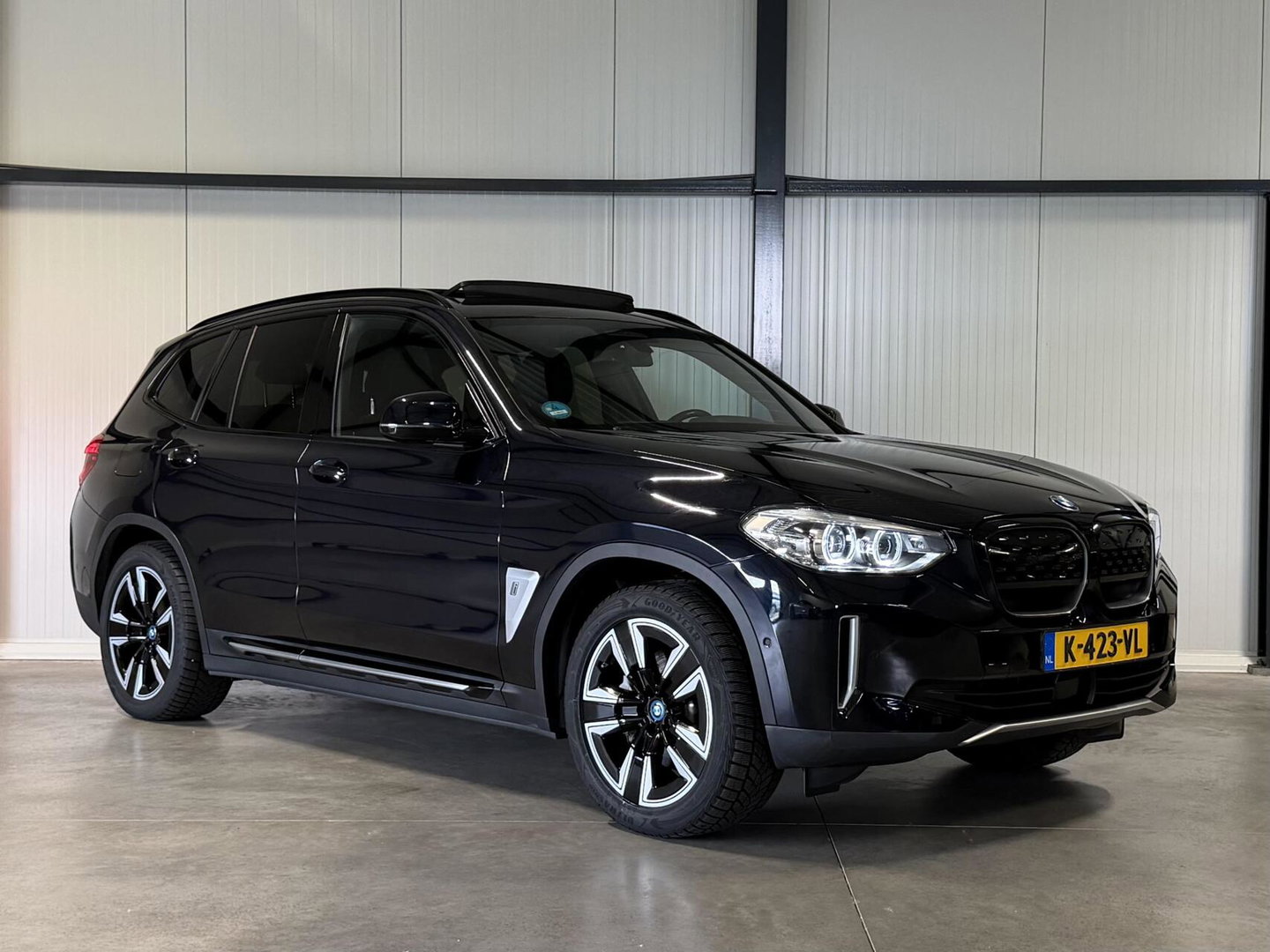 BMW iX3 Executive 80 kWh Pano Trekhaak Leer Memory Camera