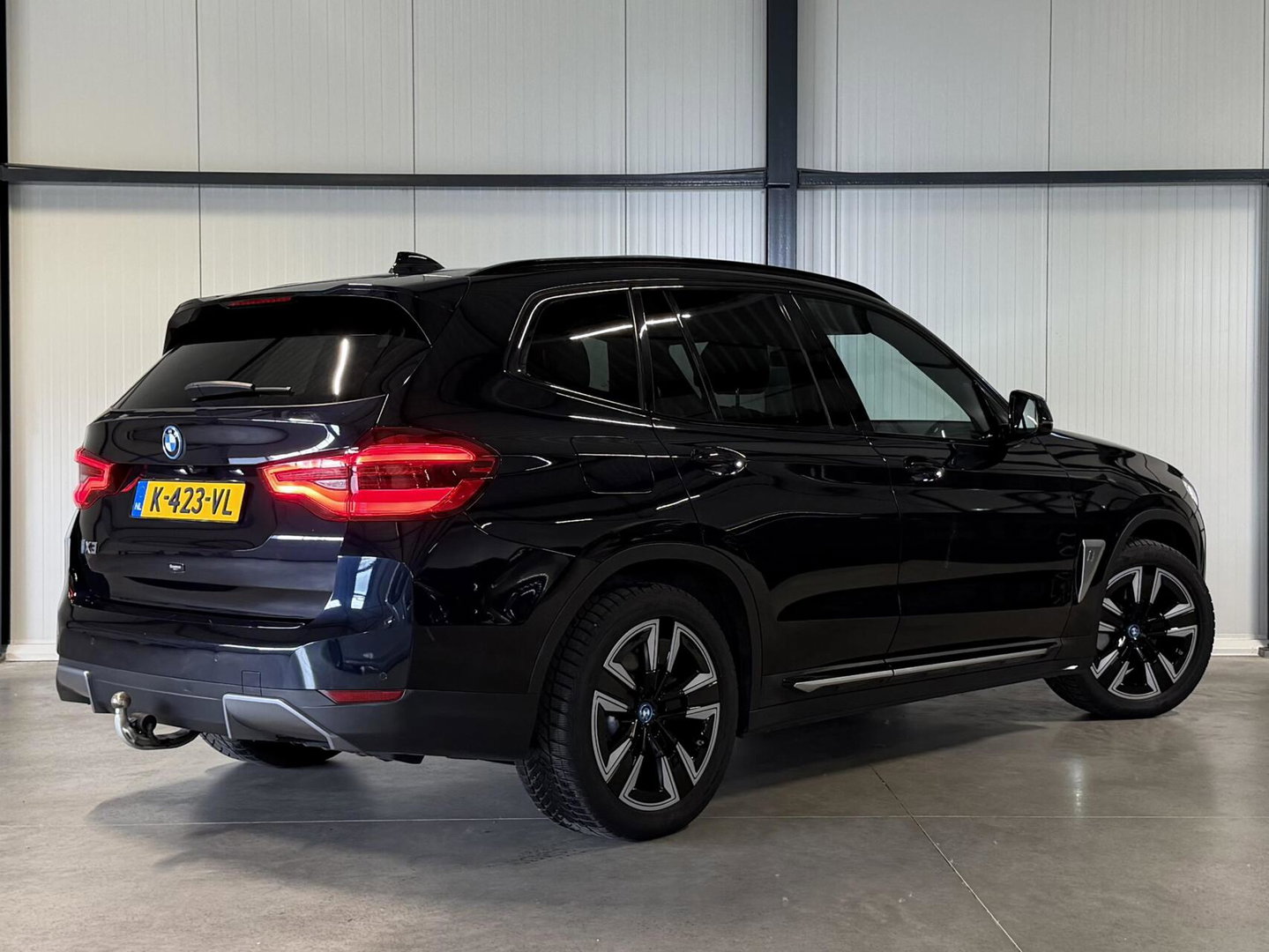 BMW iX3 Executive 80 kWh Pano Trekhaak Leer Memory Camera