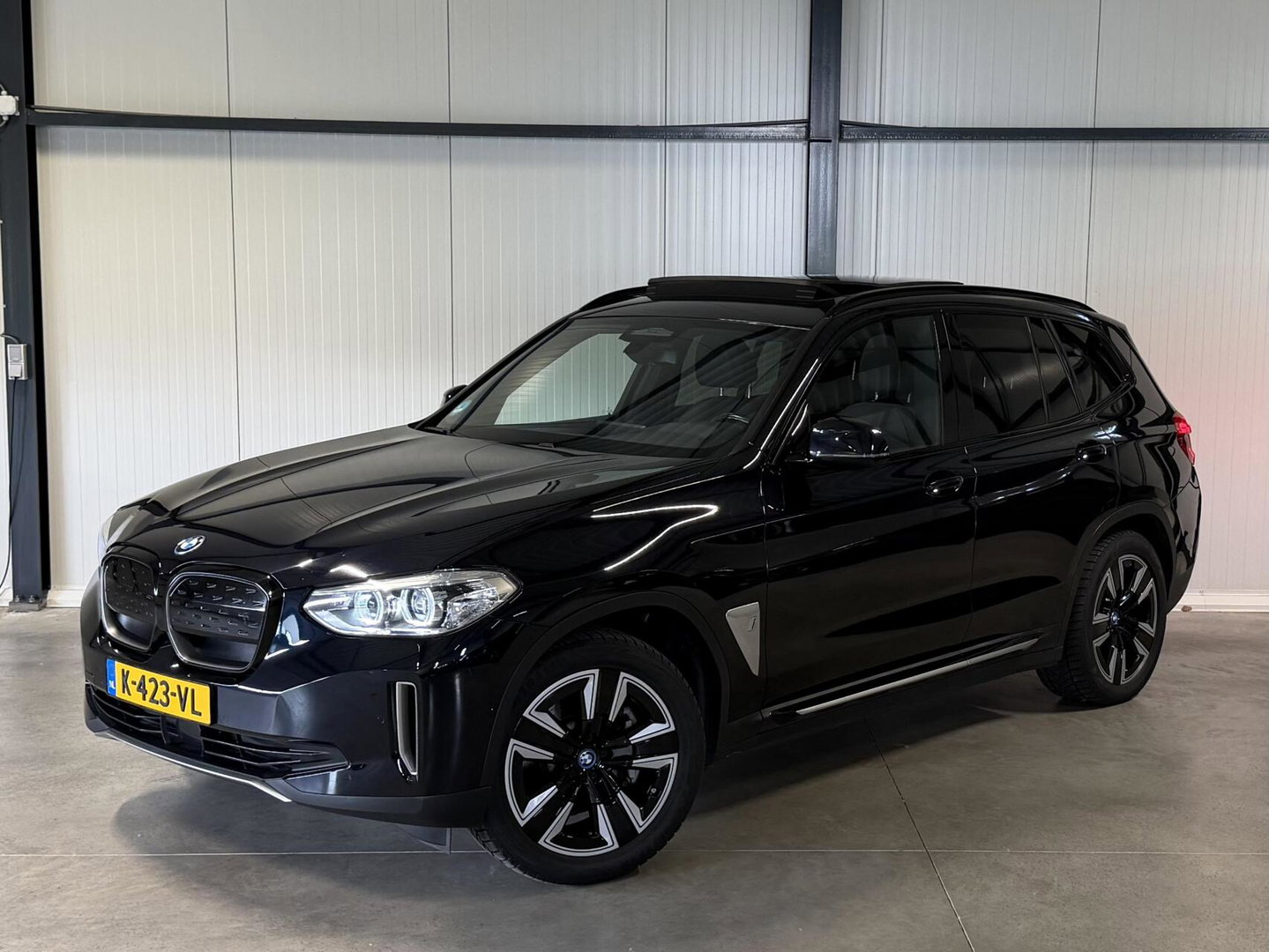 BMW iX3 Executive 80 kWh Pano Trekhaak Leer Memory Camera
