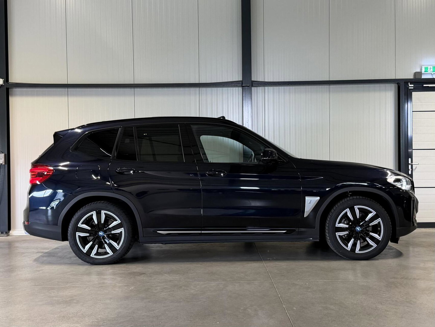 BMW iX3 Executive 80 kWh Pano Trekhaak Leer Memory Camera
