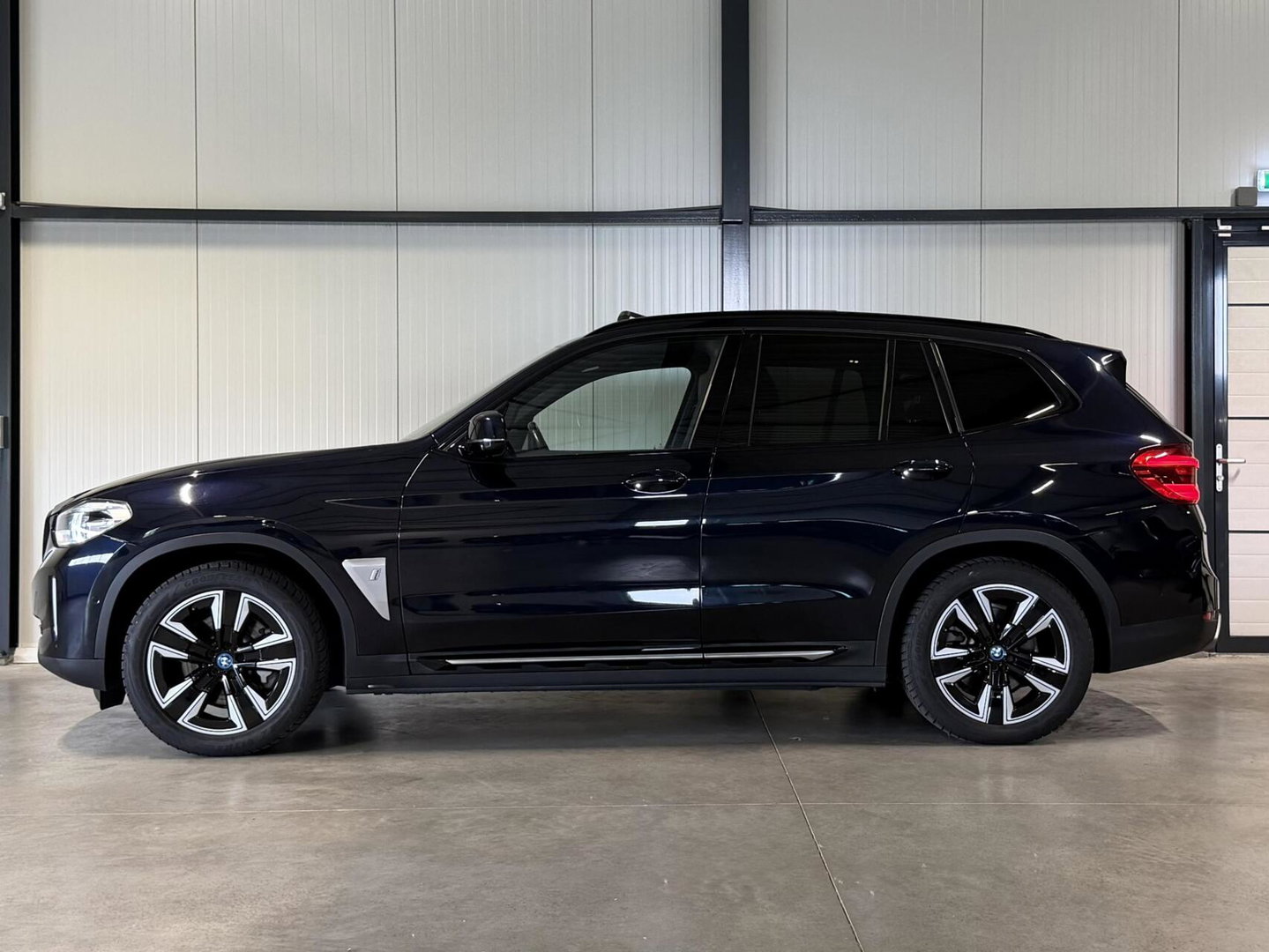 BMW iX3 Executive 80 kWh Pano Trekhaak Leer Memory Camera