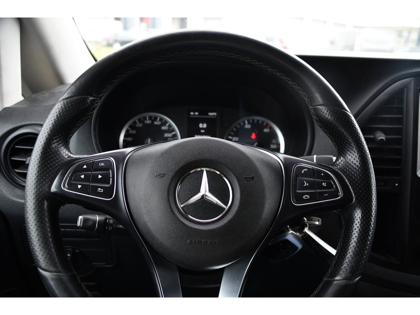 Mercedes-Benz Vito 116 CDI L2 Black Edition Camera, Cruise, Carplay, LED, Automaat, 164pk, Stoelverwarming, Standakchel, Sensoren, Uniek!