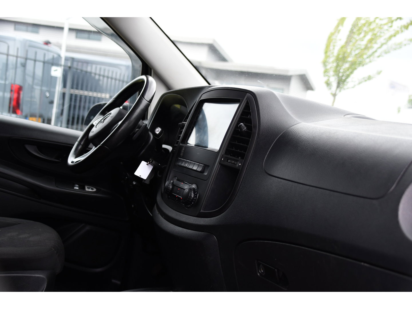 Mercedes-Benz Vito 116 CDI L2 Black Edition Camera, Cruise, Carplay, LED, Automaat, 164pk, Stoelverwarming, Standakchel, Sensoren, Uniek!