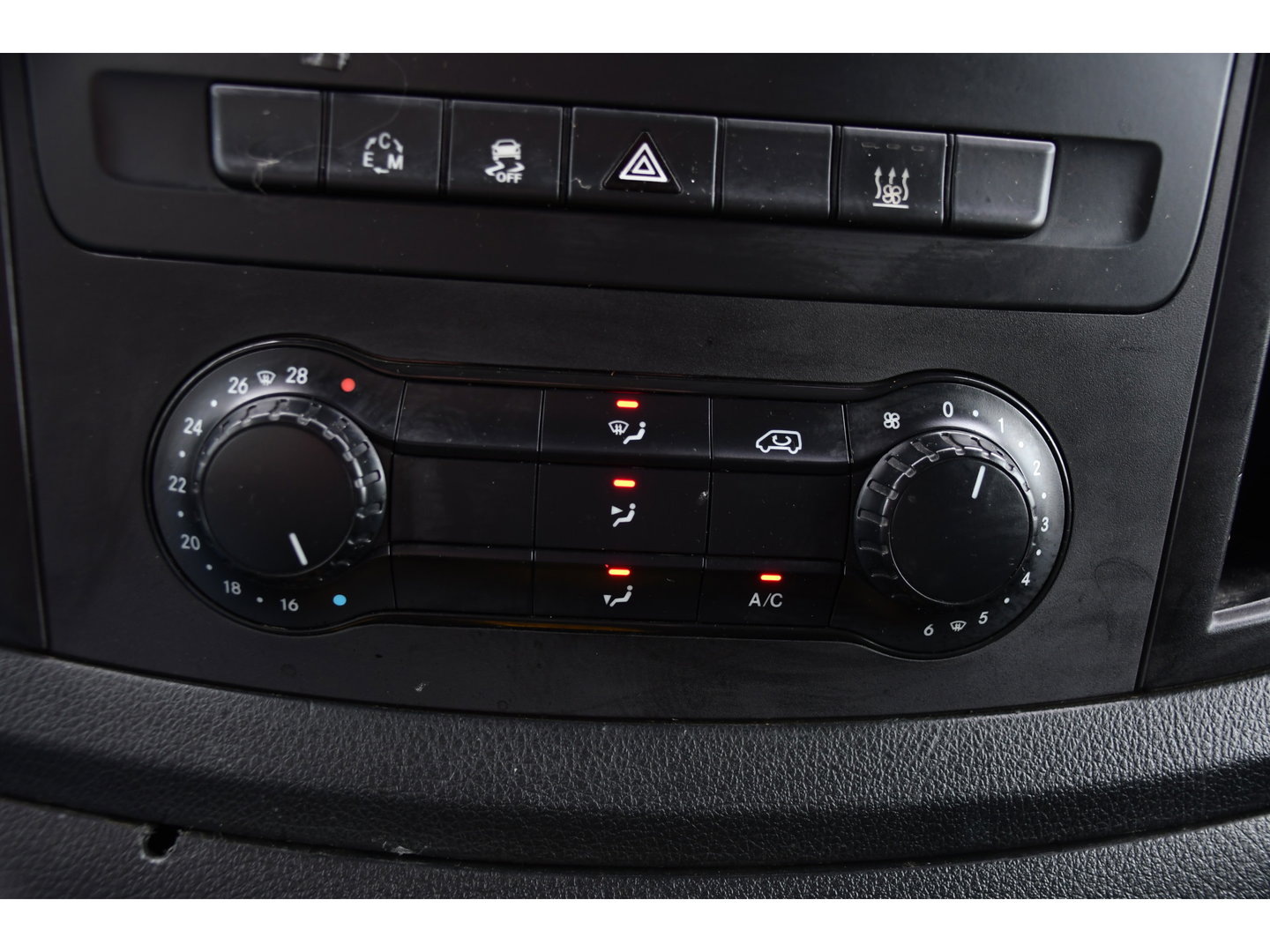Mercedes-Benz Vito 116 CDI L2 Black Edition Camera, Cruise, Carplay, LED, Automaat, 164pk, Stoelverwarming, Standakchel, Sensoren, Uniek!