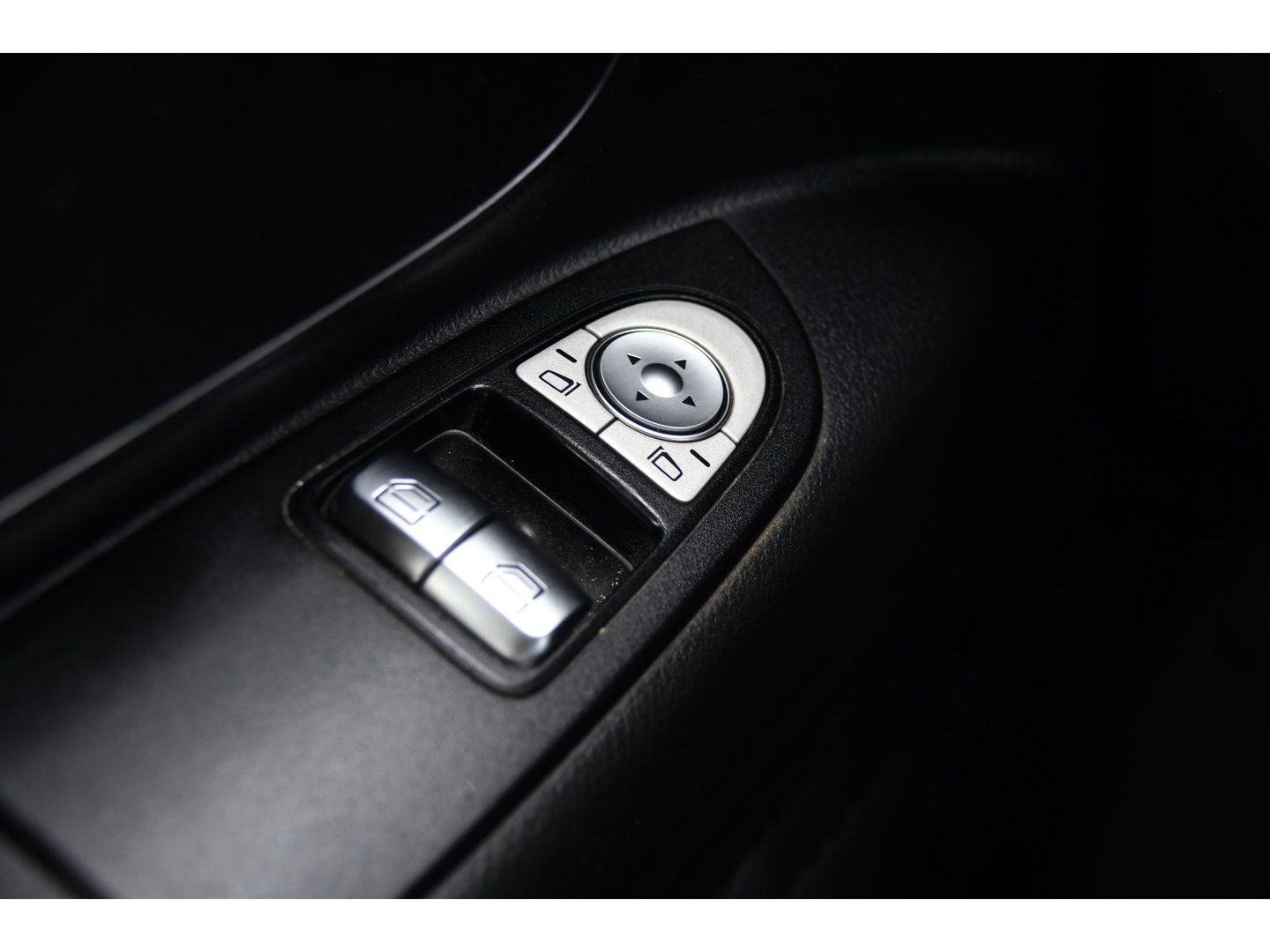 Mercedes-Benz Vito 116 CDI L2 Black Edition Camera, Cruise, Carplay, LED, Automaat, 164pk, Stoelverwarming, Standakchel, Sensoren, Uniek!