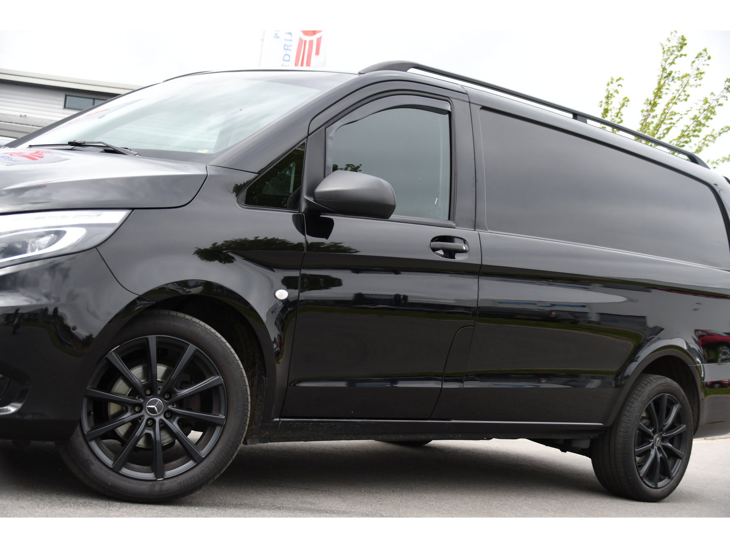 Mercedes-Benz Vito 116 CDI L2 Black Edition Camera, Cruise, Carplay, LED, Automaat, 164pk, Stoelverwarming, Standakchel, Sensoren, Uniek!
