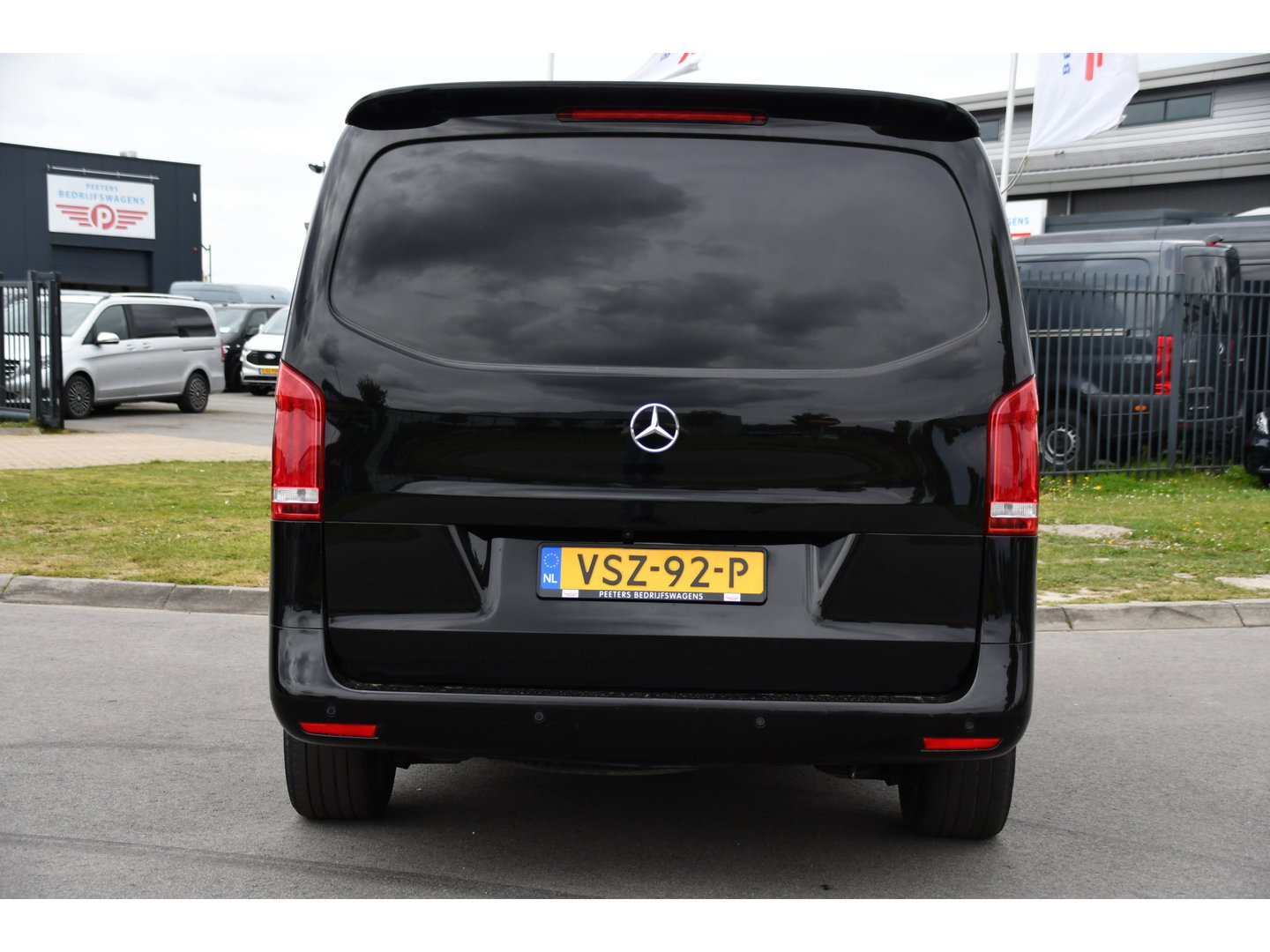 Mercedes-Benz Vito 116 CDI L2 Black Edition Camera, Cruise, Carplay, LED, Automaat, 164pk, Stoelverwarming, Standakchel, Sensoren, Uniek!