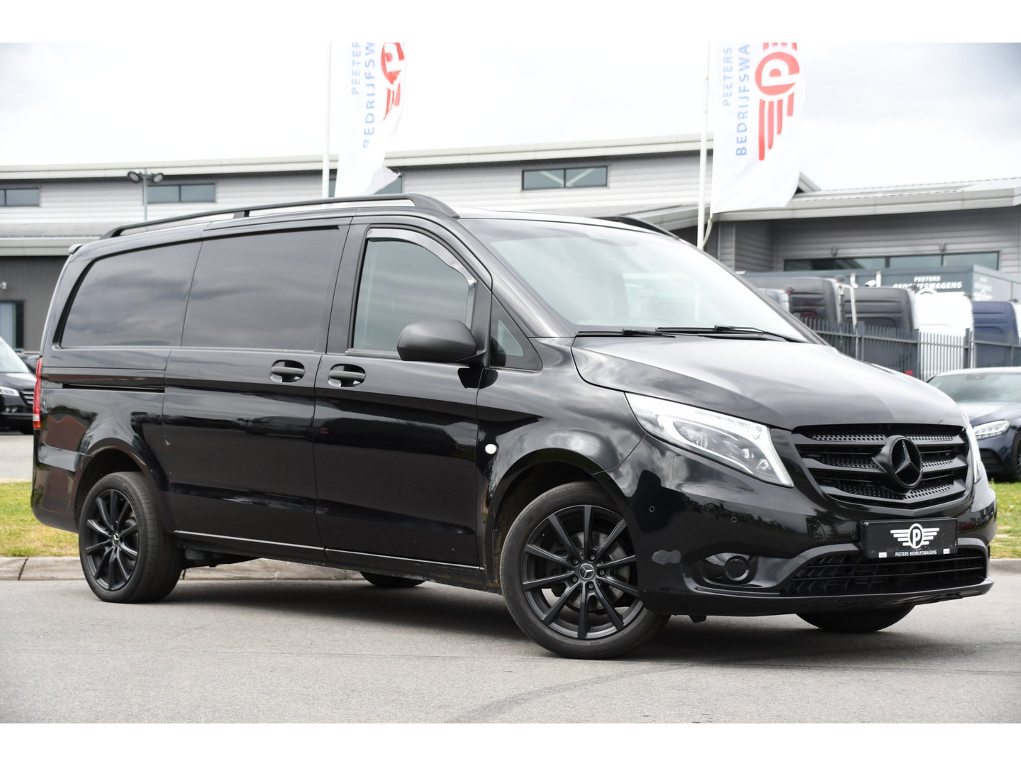 Mercedes-Benz Vito 116 CDI L2 Black Edition Camera, Cruise, Carplay, LED, Automaat, 164pk, Stoelverwarming, Standakchel, Sensoren, Uniek!