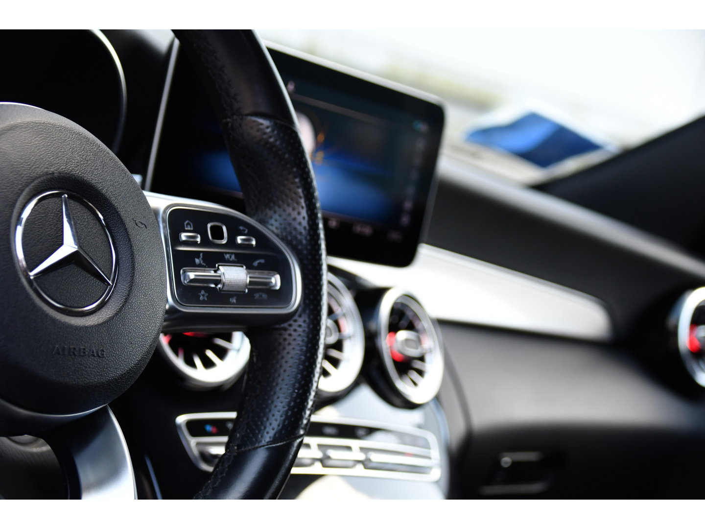 Mercedes-Benz C-Klasse 200 Premium Plus AMG Virtual, Cruise, Carplay, Stoelverwarming, Sfeer, Camera, 184pk, LED, Leder, Uniek!