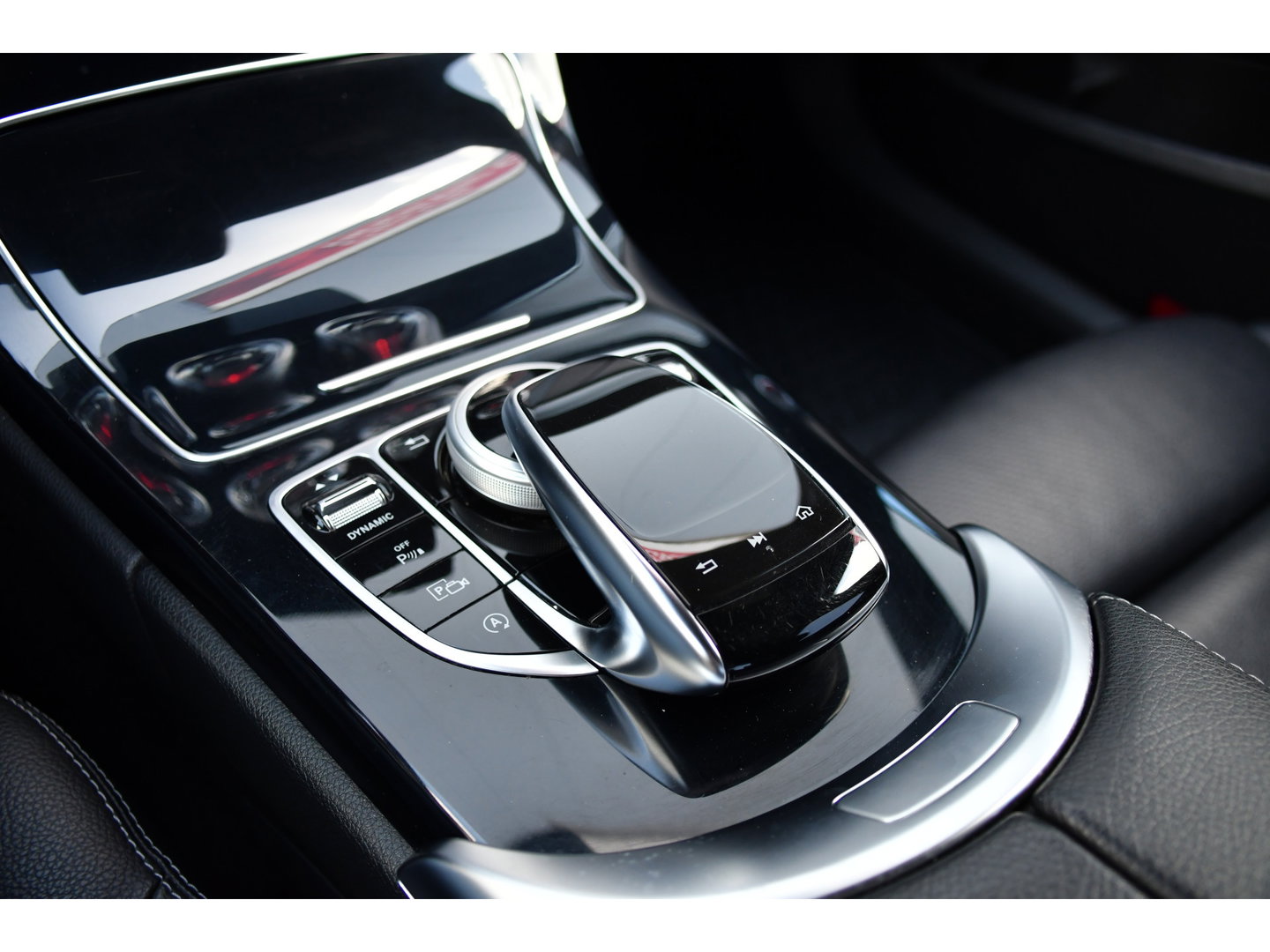 Mercedes-Benz C-Klasse 200 Premium Plus AMG Virtual, Cruise, Carplay, Stoelverwarming, Sfeer, Camera, 184pk, LED, Leder, Uniek!