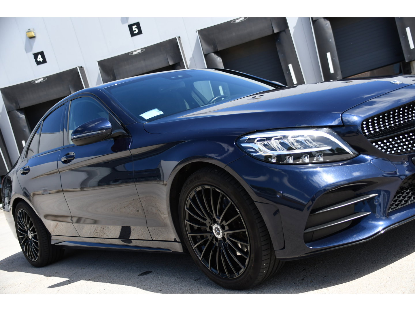 Mercedes-Benz C-Klasse 200 Premium Plus AMG Virtual, Cruise, Carplay, Stoelverwarming, Sfeer, Camera, 184pk, LED, Leder, Uniek!