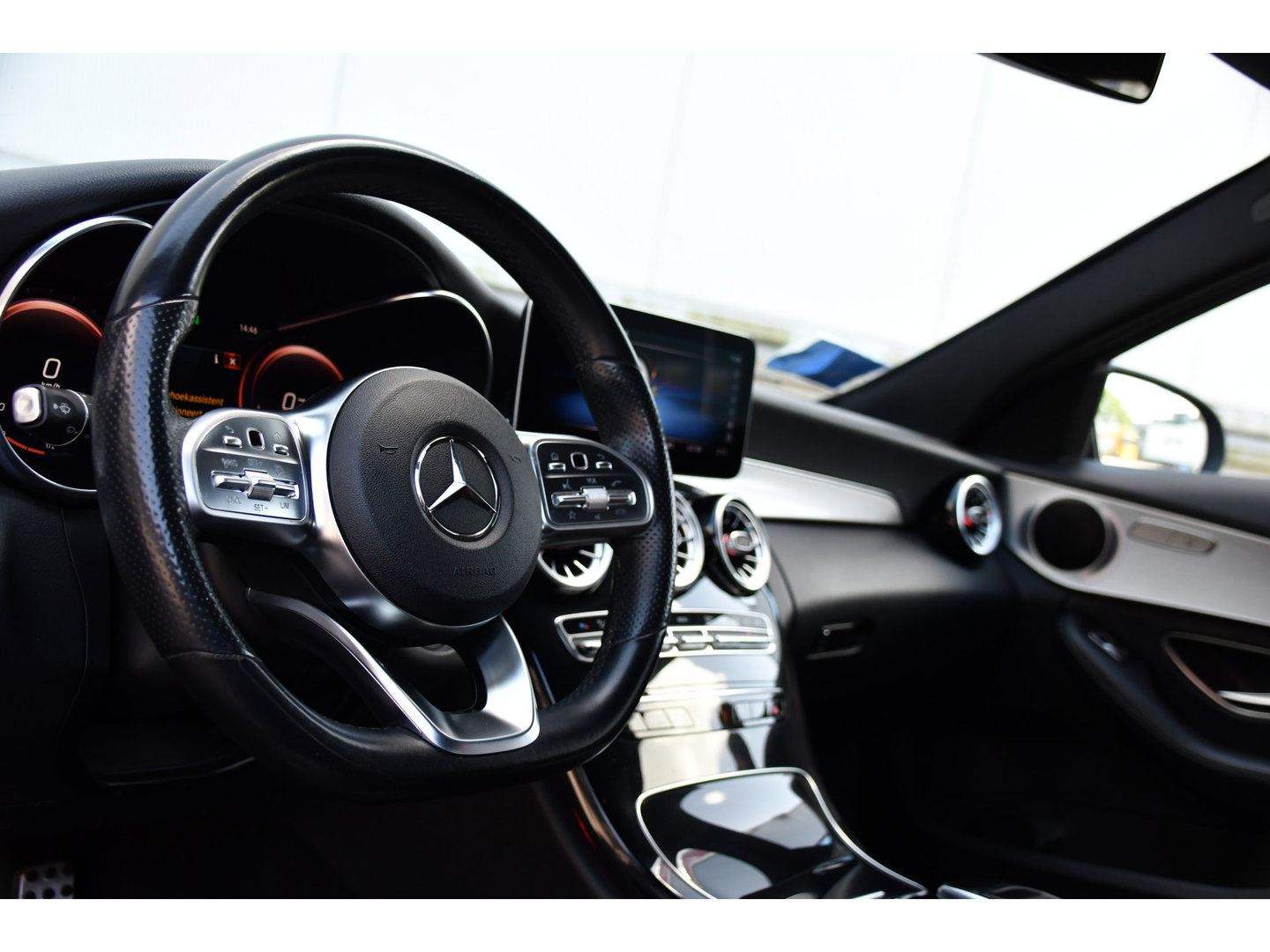 Mercedes-Benz C-Klasse 200 Premium Plus AMG Virtual, Cruise, Carplay, Stoelverwarming, Sfeer, Camera, 184pk, LED, Leder, Uniek!