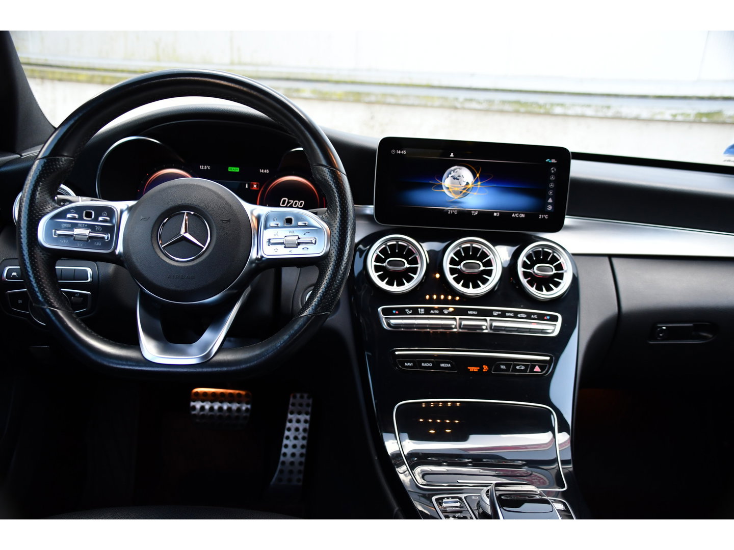Mercedes-Benz C-Klasse 200 Premium Plus AMG Virtual, Cruise, Carplay, Stoelverwarming, Sfeer, Camera, 184pk, LED, Leder, Uniek!