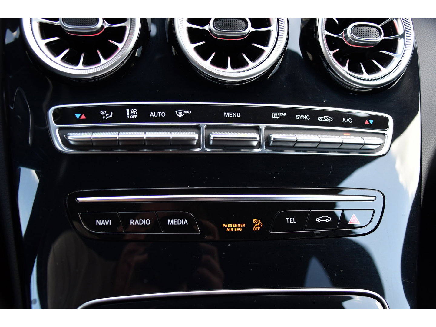 Mercedes-Benz C-Klasse 200 Premium Plus AMG Virtual, Cruise, Carplay, Stoelverwarming, Sfeer, Camera, 184pk, LED, Leder, Uniek!