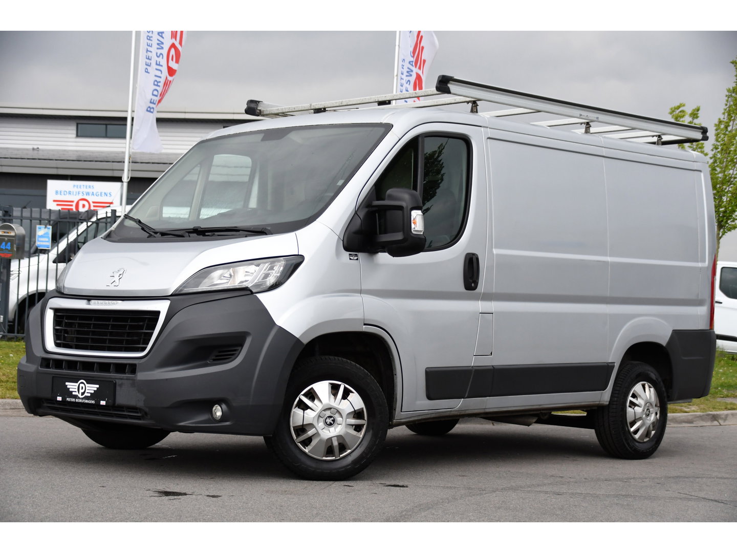 Peugeot Boxer 2.0 BlueHDI L1H1 Pro PB Edition Camera, Cruise, Multimedia, 130pk, Trekhaak, Airco, Radio, Uniek!