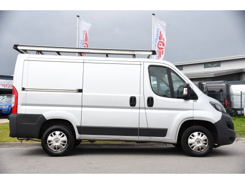 Peugeot Boxer 2.0 BlueHDI L1H1 Pro PB Edition Camera, Cruise, Multimedia, 130pk, Trekhaak, Airco, Radio, Uniek!