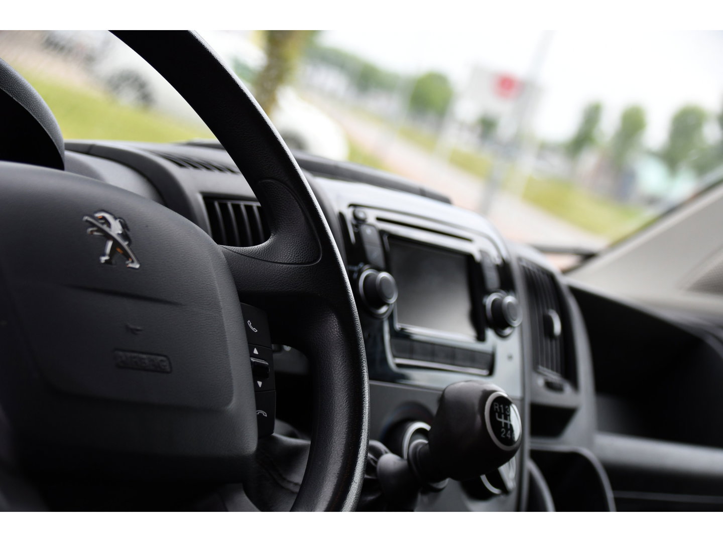 Peugeot Boxer 2.0 BlueHDI L1H1 Pro PB Edition Camera, Cruise, Multimedia, 130pk, Trekhaak, Airco, Radio, Uniek!