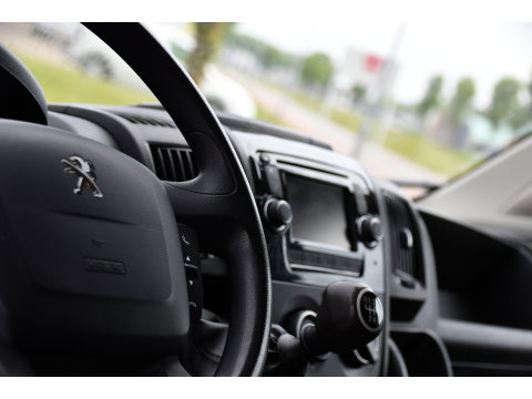 Peugeot Boxer 2.0 BlueHDI L1H1 Pro PB Edition Camera, Cruise, Multimedia, 130pk, Trekhaak, Airco, Radio, Uniek!