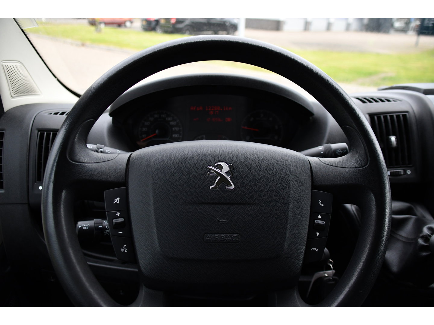 Peugeot Boxer 2.0 BlueHDI L1H1 Pro PB Edition Camera, Cruise, Multimedia, 130pk, Trekhaak, Airco, Radio, Uniek!