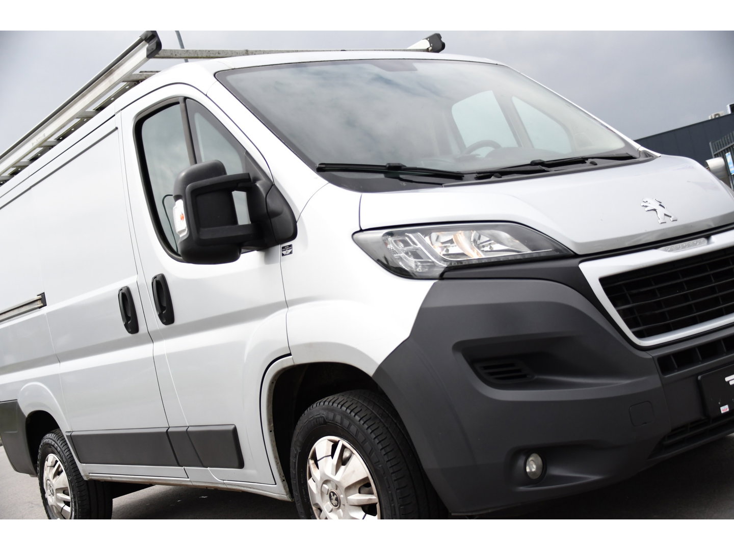 Peugeot Boxer 2.0 BlueHDI L1H1 Pro PB Edition Camera, Cruise, Multimedia, 130pk, Trekhaak, Airco, Radio, Uniek!