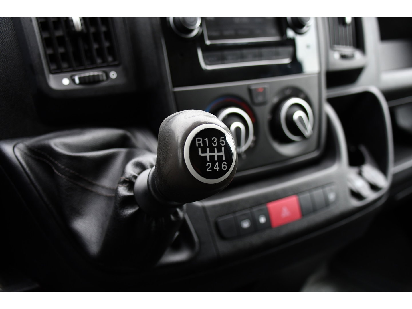 Peugeot Boxer 2.0 BlueHDI L1H1 Pro PB Edition Camera, Cruise, Multimedia, 130pk, Trekhaak, Airco, Radio, Uniek!