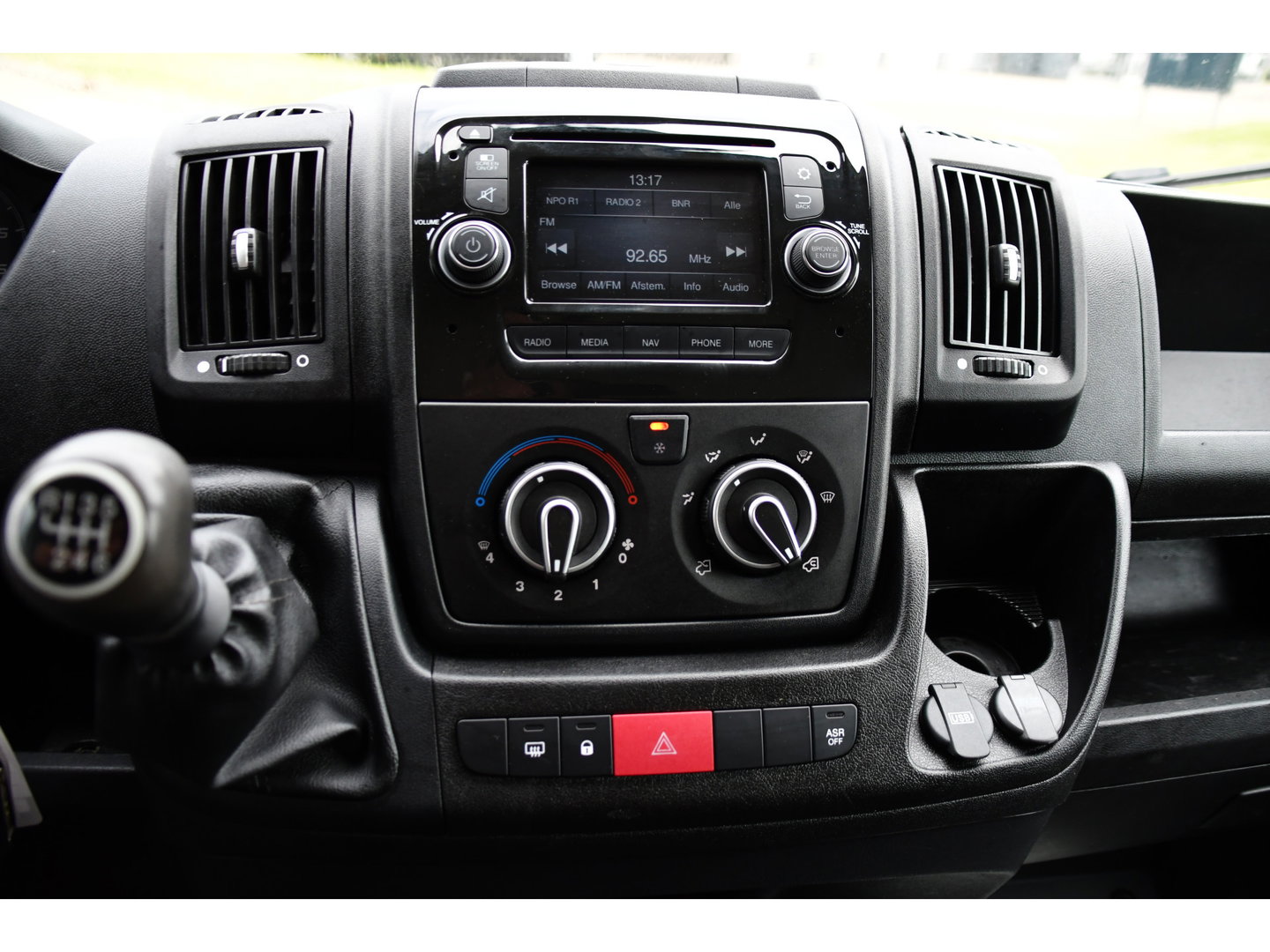 Peugeot Boxer 2.0 BlueHDI L1H1 Pro PB Edition Camera, Cruise, Multimedia, 130pk, Trekhaak, Airco, Radio, Uniek!