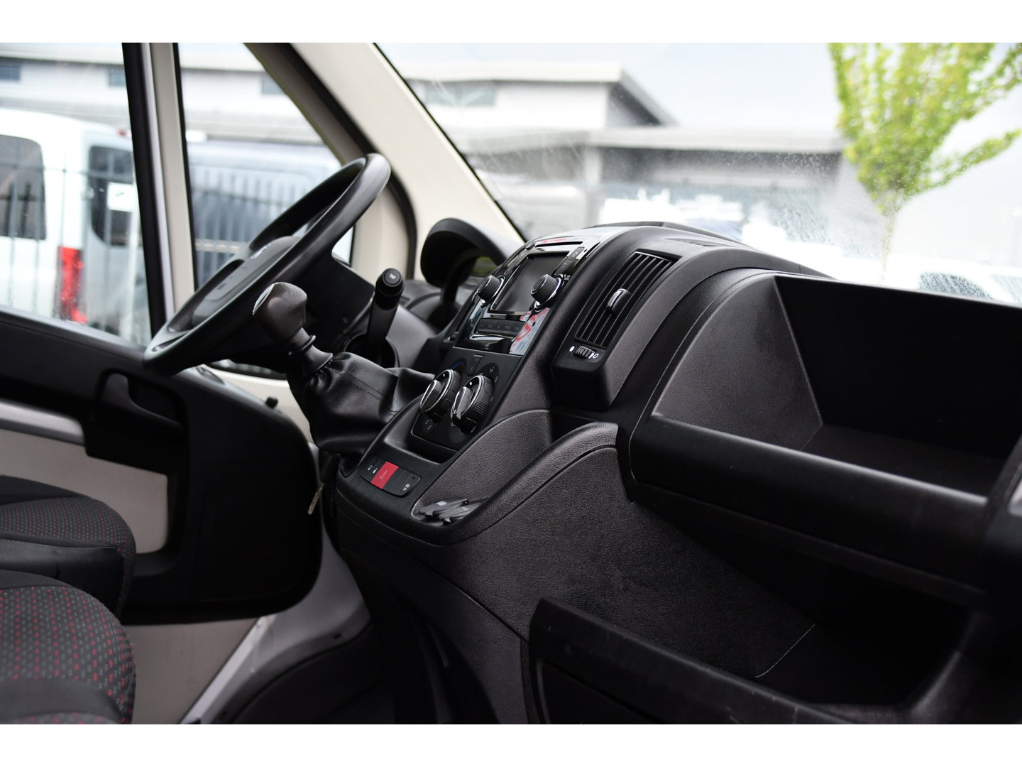 Peugeot Boxer 2.0 BlueHDI L1H1 Pro PB Edition Camera, Cruise, Multimedia, 130pk, Trekhaak, Airco, Radio, Uniek!