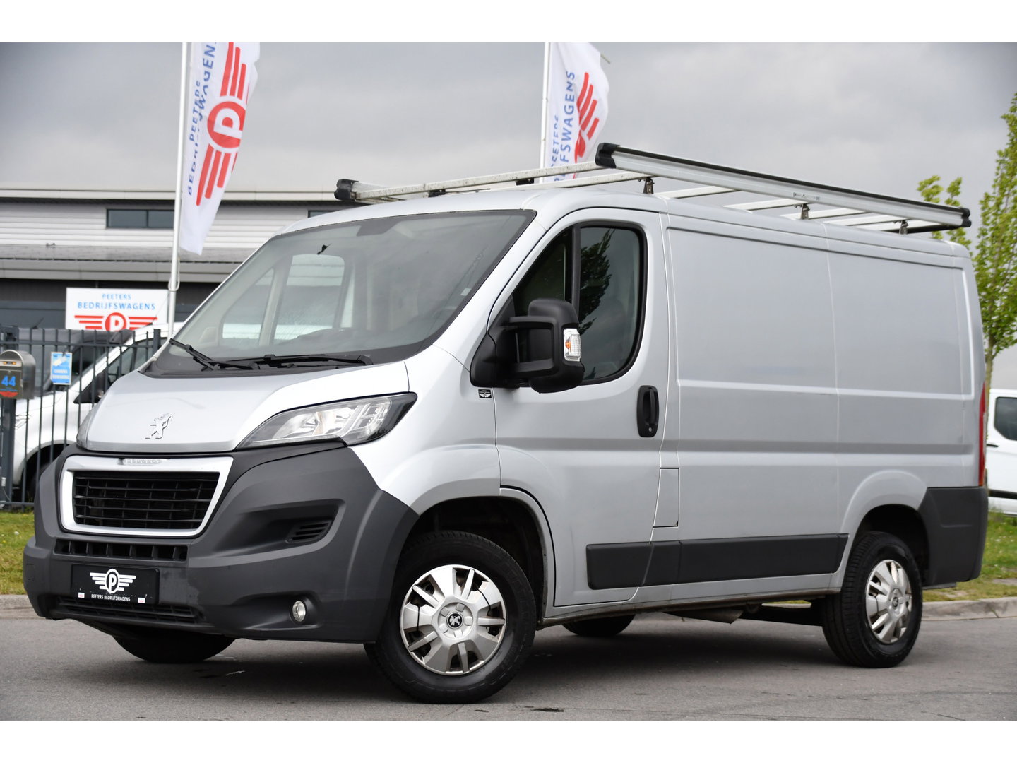 Peugeot Boxer 2.0 BlueHDI L1H1 Pro PB Edition Camera, Cruise, Multimedia, 130pk, Trekhaak, Airco, Radio, Uniek!