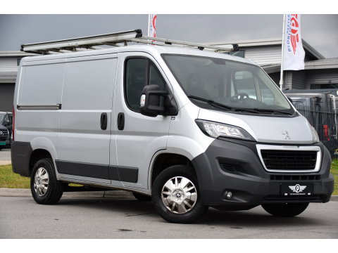 Peugeot Boxer 2.0 BlueHDI L1H1 Pro PB Edition Camera, Cruise, Multimedia, 130pk, Trekhaak, Airco, Radio, Uniek!