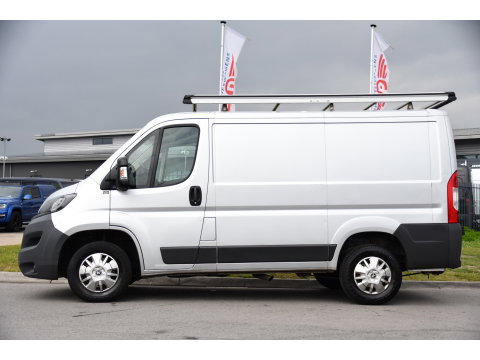 Peugeot Boxer 2.0 BlueHDI L1H1 Pro PB Edition Camera, Cruise, Multimedia, 130pk, Trekhaak, Airco, Radio, Uniek!