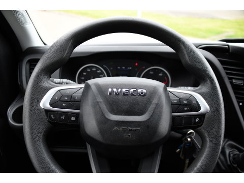 Iveco Daily 35S14V 2.3 L2H2 Cruise, LED, 3500kg Trekhaak, Automaat, Bluetooth, Geveerde stoel, Sensoren, Uniek!