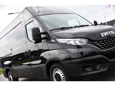 Iveco Daily 35S14V 2.3 L2H2 Cruise, LED, 3500kg Trekhaak, Automaat, Bluetooth, Geveerde stoel, Sensoren, Uniek!