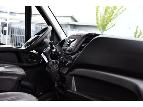 Iveco Daily 35S14V 2.3 L2H2 Cruise, LED, 3500kg Trekhaak, Automaat, Bluetooth, Geveerde stoel, Sensoren, Uniek!
