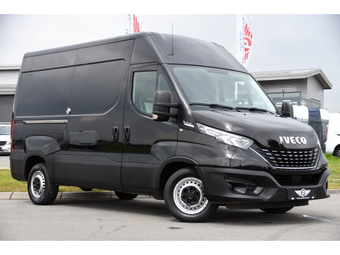 Iveco Daily 35S14V 2.3 L2H2 Cruise, LED, 3500kg Trekhaak, Automaat, Bluetooth, Geveerde stoel, Sensoren, Uniek!