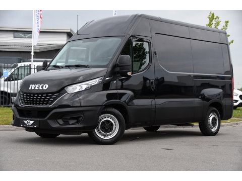 Iveco Daily 35S14V 2.3 L2H2 Cruise, LED, 3500kg Trekhaak, Automaat, Bluetooth, Geveerde stoel, Sensoren, Uniek!
