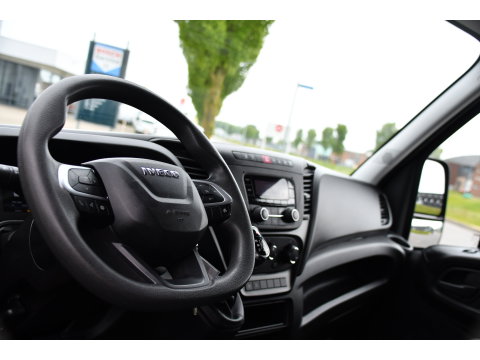 Iveco Daily 35S14V 2.3 L2H2 Cruise, LED, 3500kg Trekhaak, Automaat, Bluetooth, Geveerde stoel, Sensoren, Uniek!