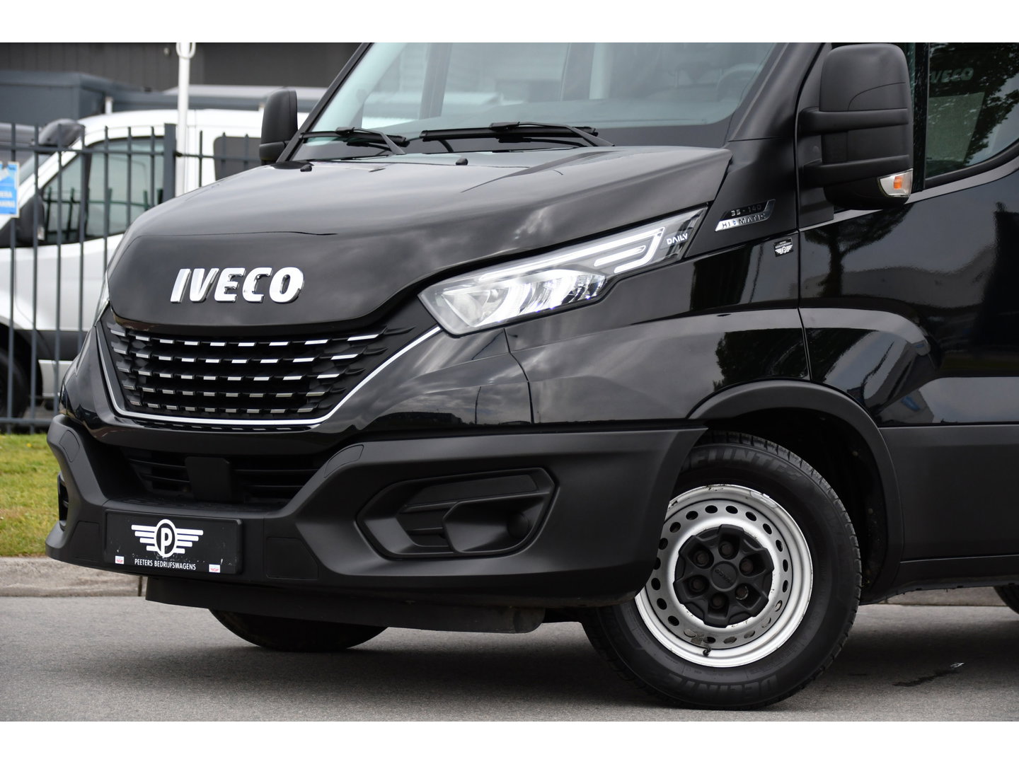 Iveco Daily 35S14V 2.3 L2H2 Cruise, LED, 3500kg Trekhaak, Automaat, Bluetooth, Geveerde stoel, Sensoren, Uniek!